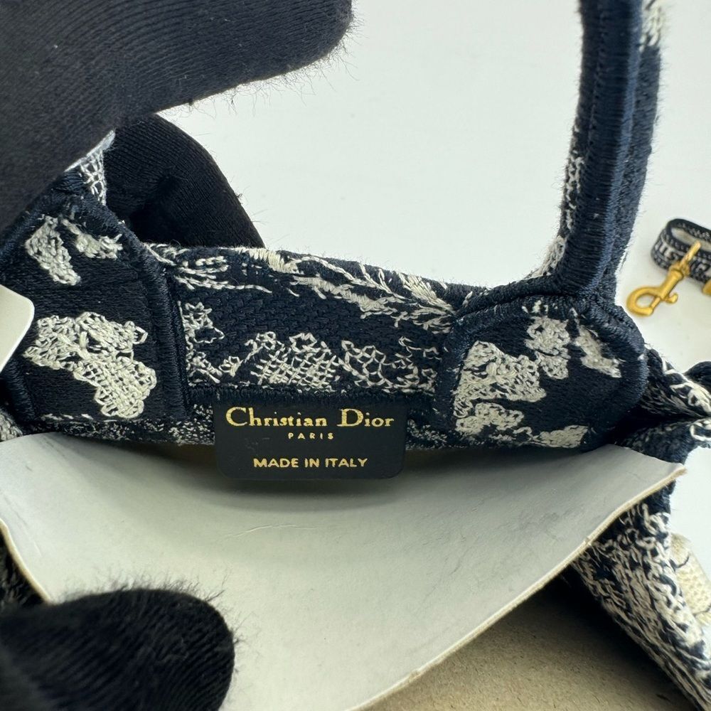 Christian Dior NWT Dior Reverse Toile de Jouy Embroidery Handbag White Navy blue - Picture 9 of 12
